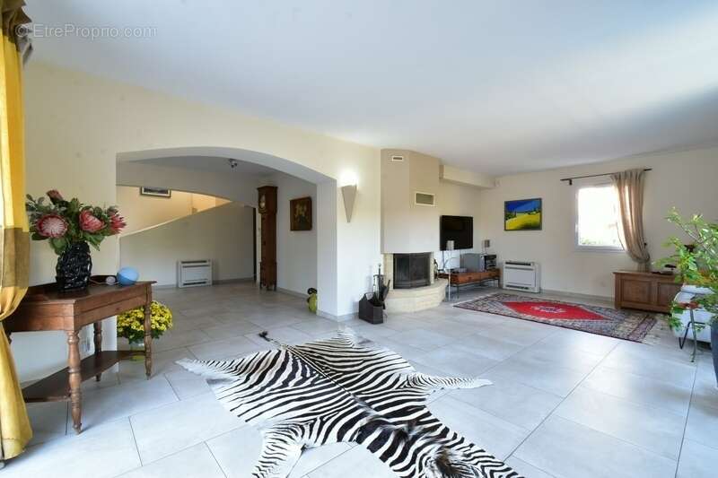 Maison à CHATEAUNEUF-LE-ROUGE