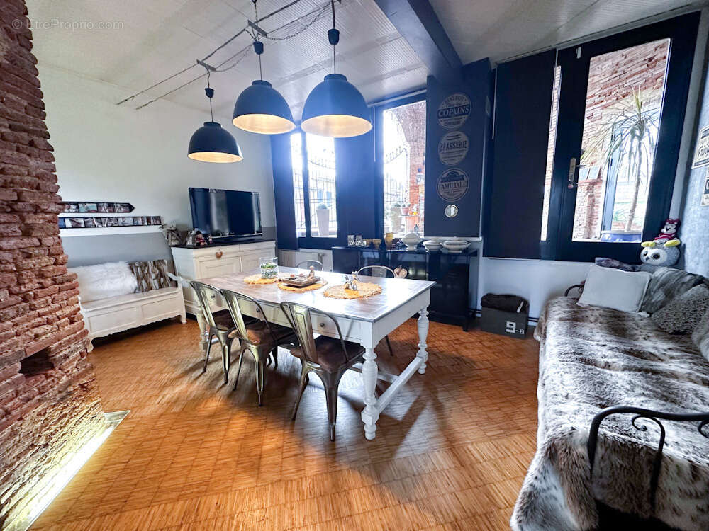 BOURG SAINT BERNARD, Maison atypique de 195 m2 à vendre. - photo 4