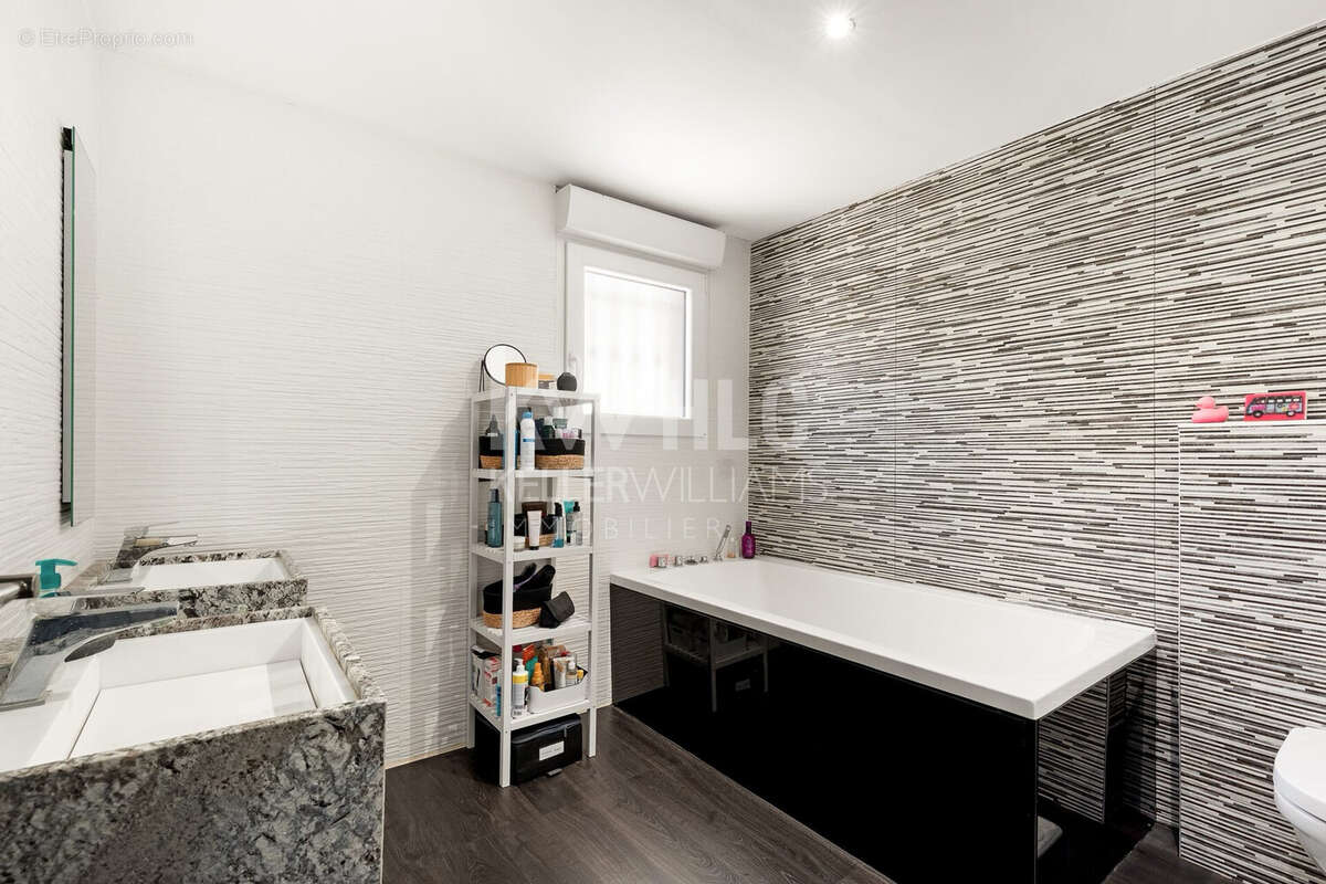 Maison 128 m² à Antibes  - photo 8
