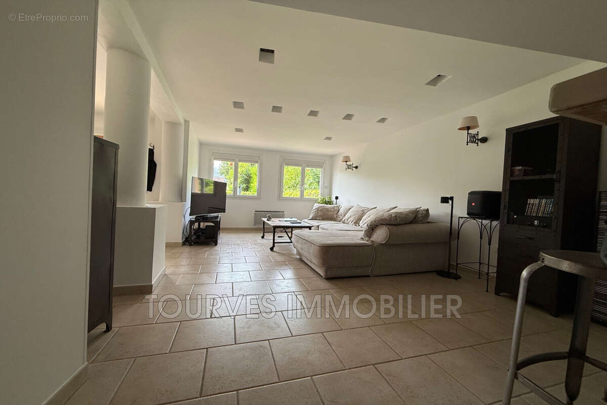 Appartement à TOURVES
