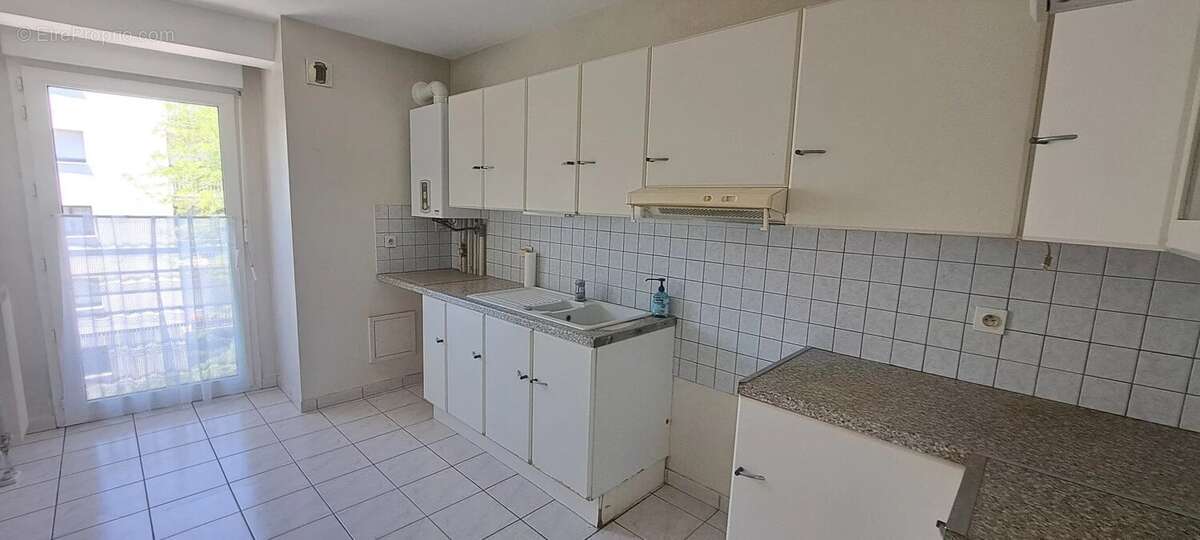 EYBENS LE BOURG - T4 de 82 m2, parking privatif, poss garage - photo 5