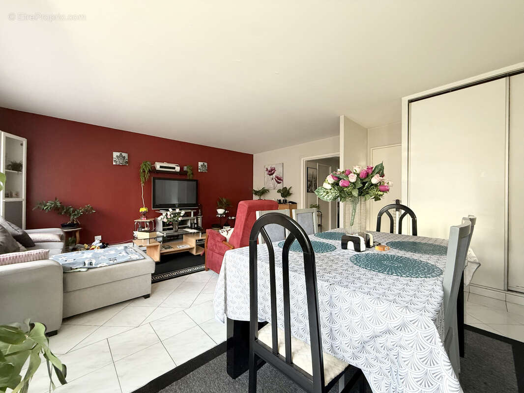 Appartement à COURBEVOIE