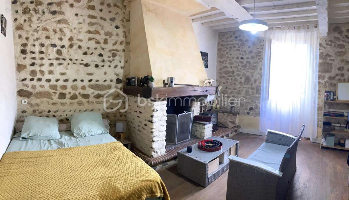 Maison de caractère avec dépendances et fort potentiel - photo 6
