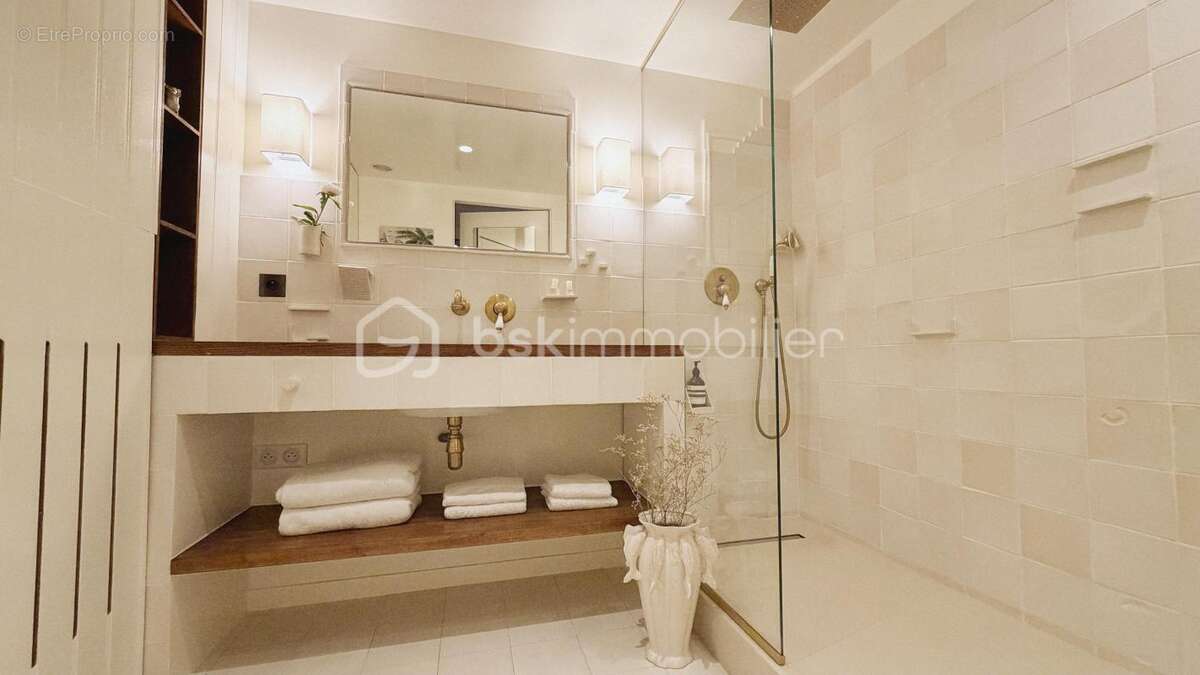 Appartement à PARIS-3E