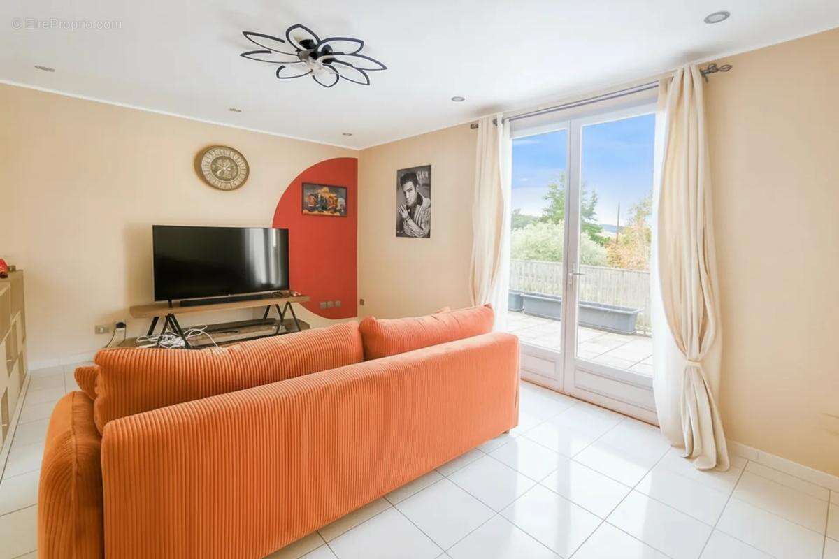 Maison à LA BASTIDE-DES-JOURDANS