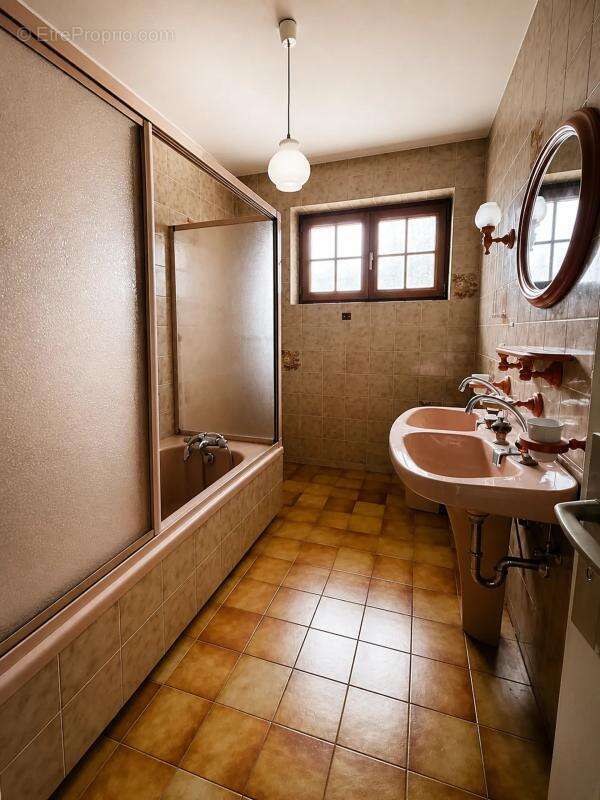 Maison de 11 pièces de 300 m² à Steinbach - photo 14