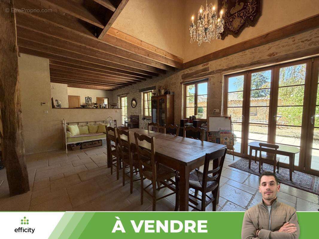 Maison 260 m² à Couhe  - photo 6