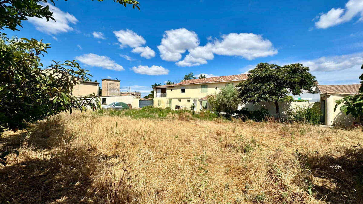 Terrain constructible de 927 m² pour promoteur. Emprise 50 %, hauteur 12  m. - photo 7