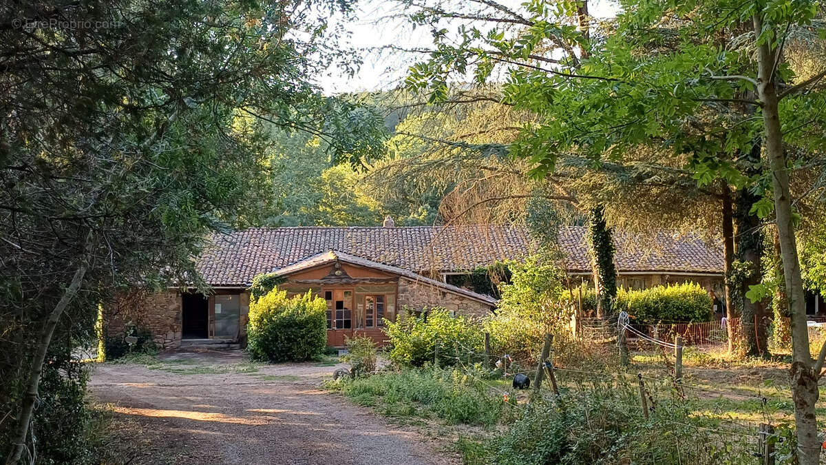 Ensemble immobilier avec dépendances, piscine et lac - photo 24