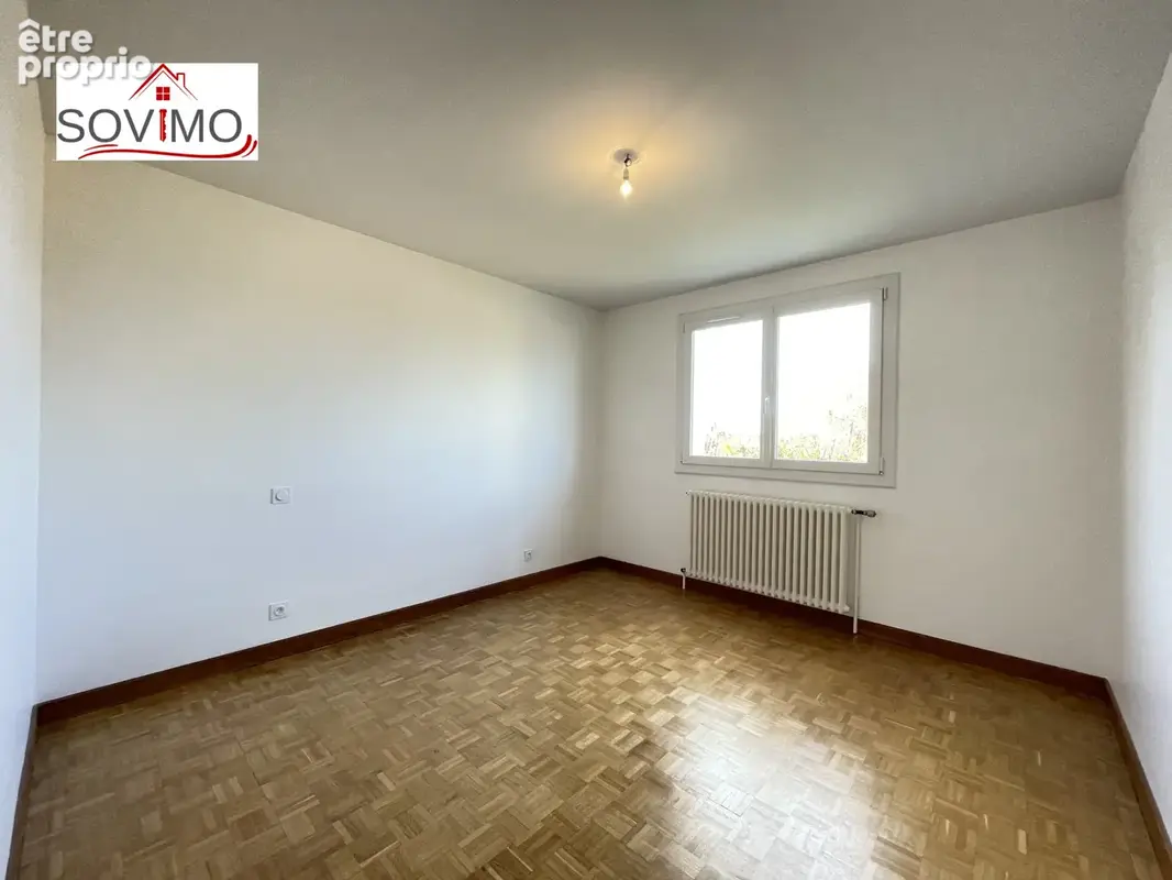 En centre ville, belle maison rénovée avec jardin, garage, et terrasse - photo 9