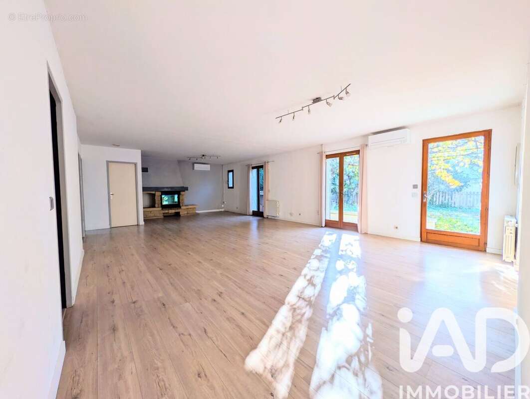 Photo 8 - Maison à ENTRAIGUES-SUR-LA-SORGUE