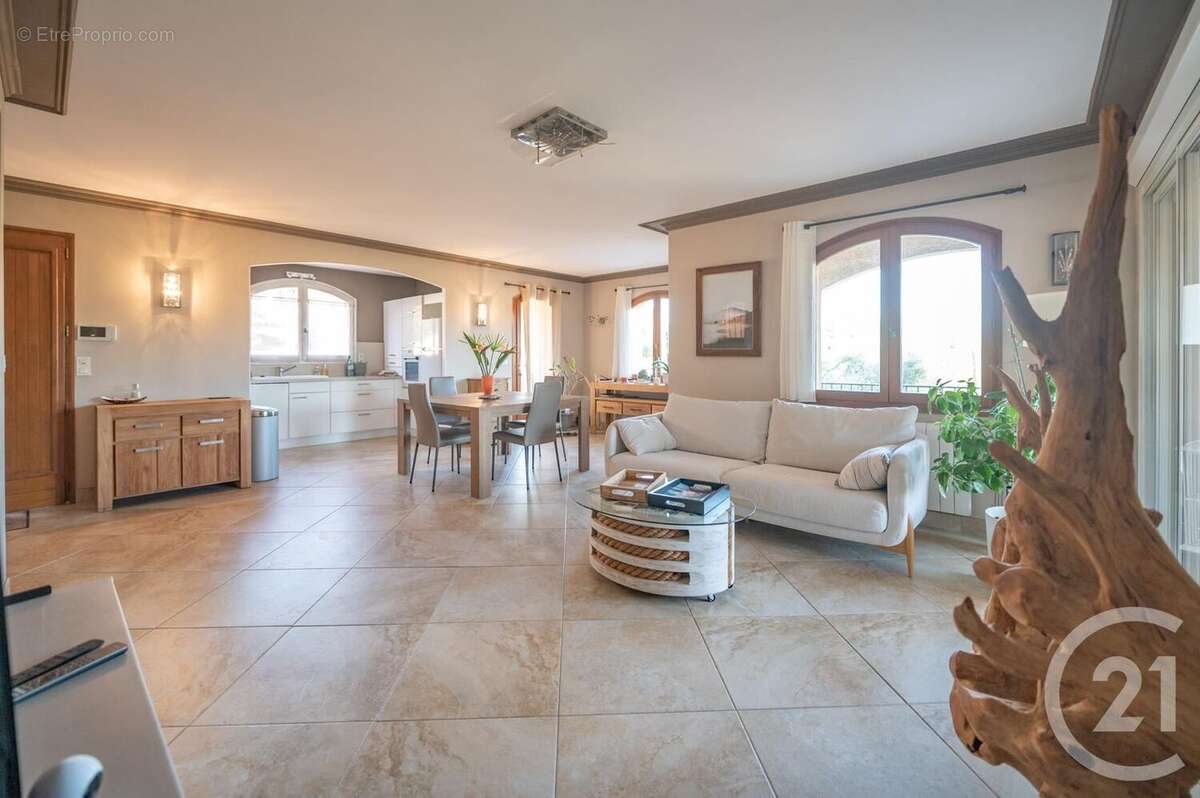 Maison à BORMES-LES-MIMOSAS