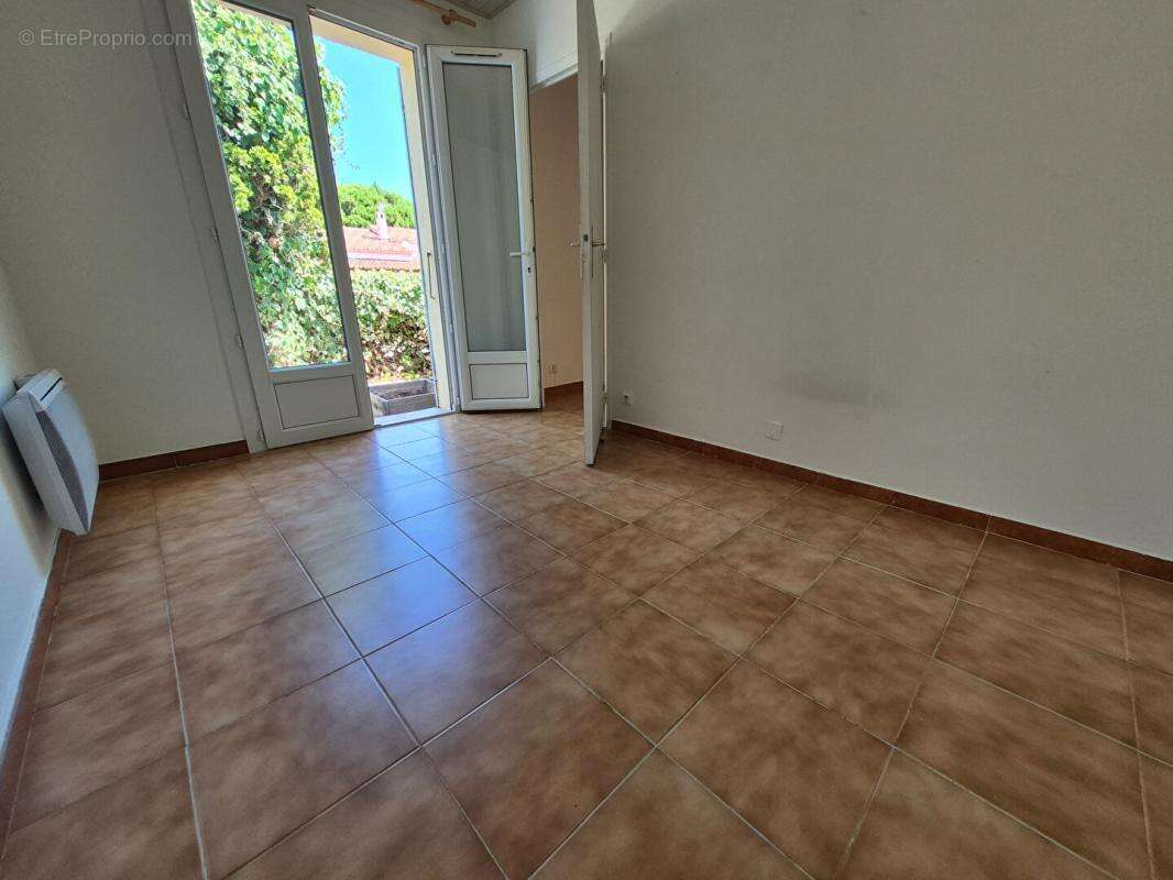Maison de plain-pied 112 m2 avec garage entre Le Brusc et La Coudoulière - photo 14