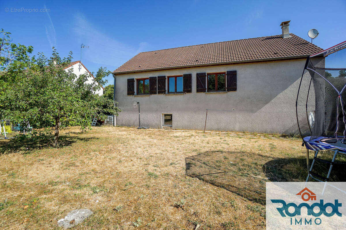 Maison 8 pieces / 7 chambres / environ 192 m2 / parcelle 601 m2 / garage - photo 2