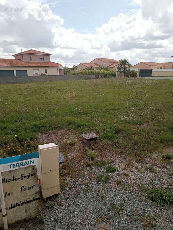 Maison à SAINT-PROUANT