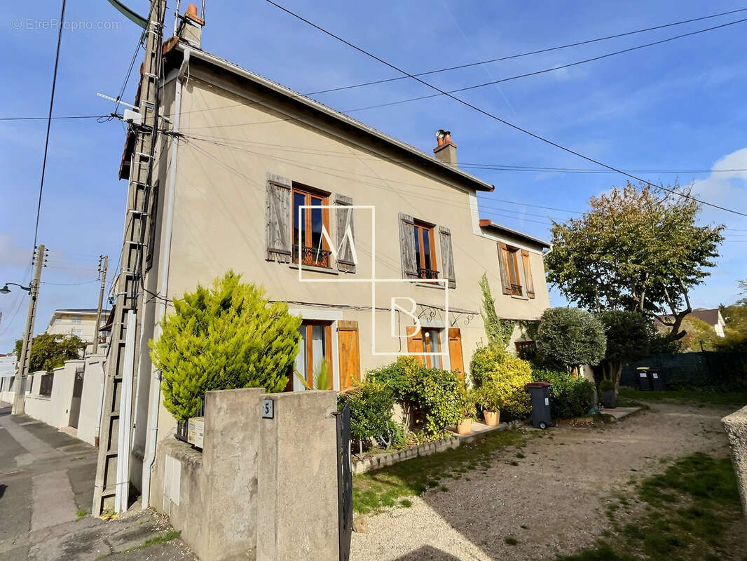 Appartement à CORBEIL-ESSONNES