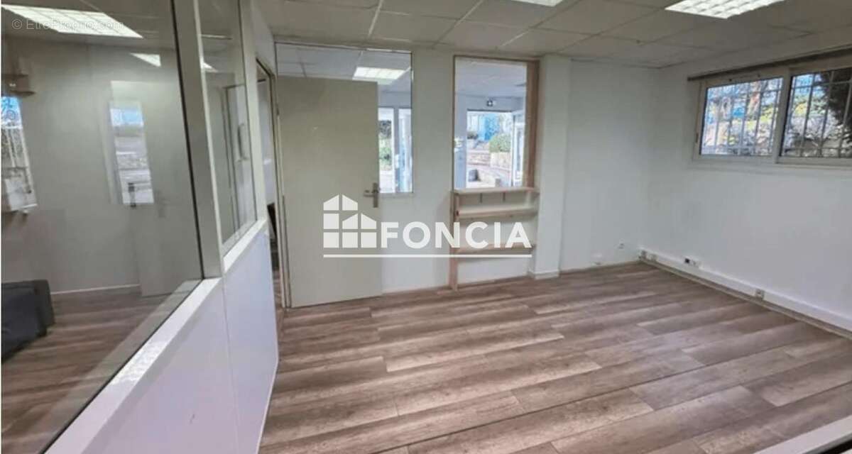 Commerce à CARQUEIRANNE