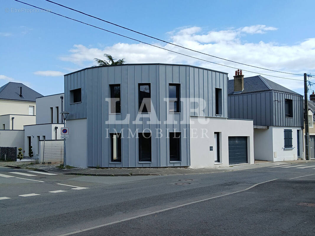 72- À vendre proximité centre-ville Coulaines ensemble immobilier à usage de bureaux ou d'habitation d'environ 116 m² réf-11679 - photo 1