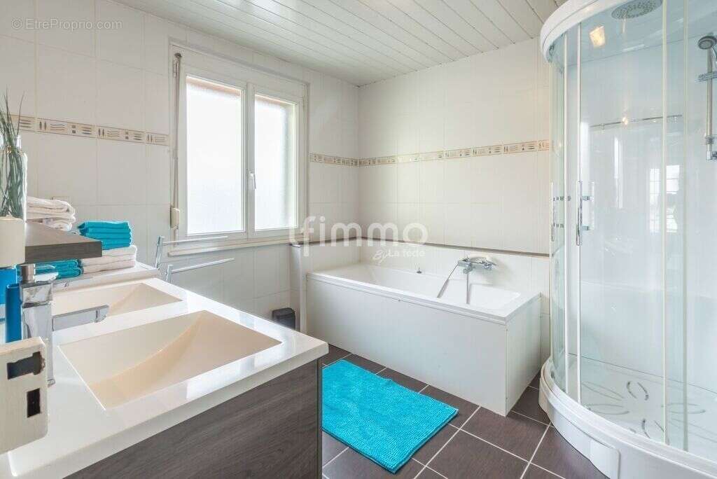 Immeuble mixte 400m² + dépendances sur 20 ares - photo 17