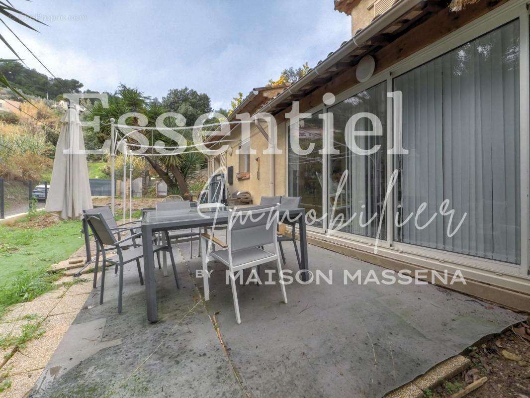 Maison à SAINT-LAURENT-DU-VAR