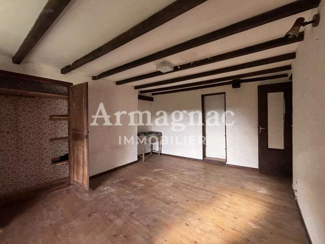 Maison à VIC-FEZENSAC