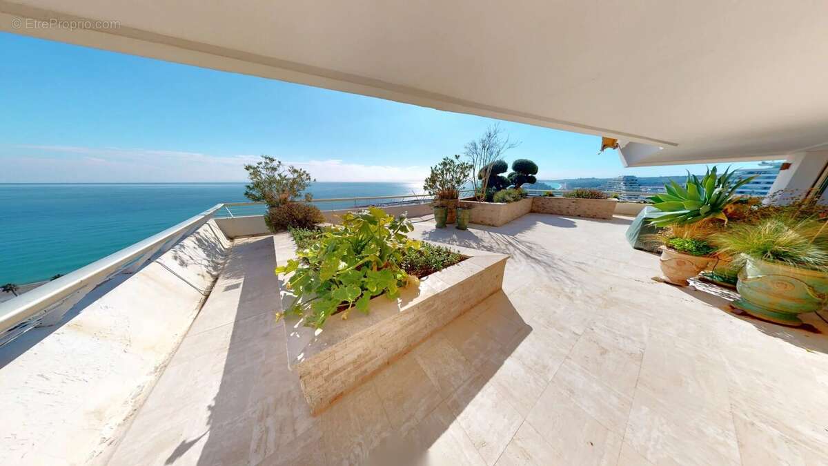 Appartement à VILLENEUVE-LOUBET