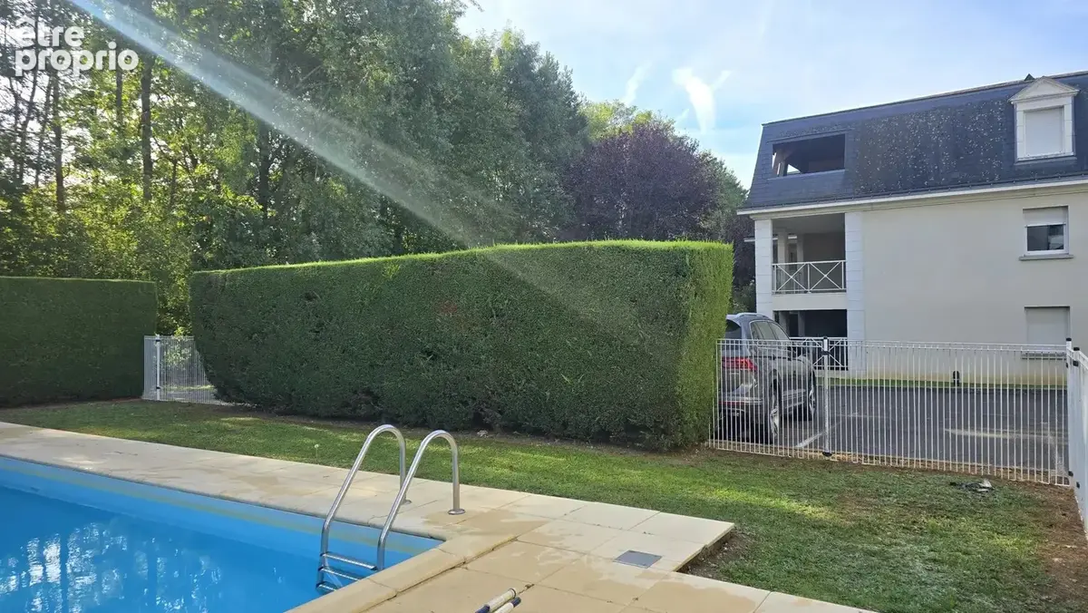 EXCLUSIVITE  ST CYR SUR LOIRE RESIDENCE CHAMBORD:  Au 6 Rue Claude Griveau, T3 avec terrasse , garage et piscine dans la résiden - photo 2