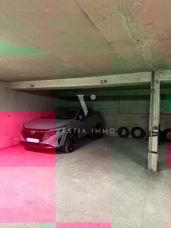 Parking à PARIS-17E
