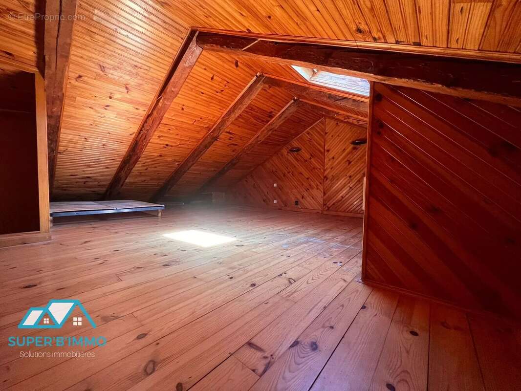 MAISON - 140 m2 - Terrain et dépendance - photo 13