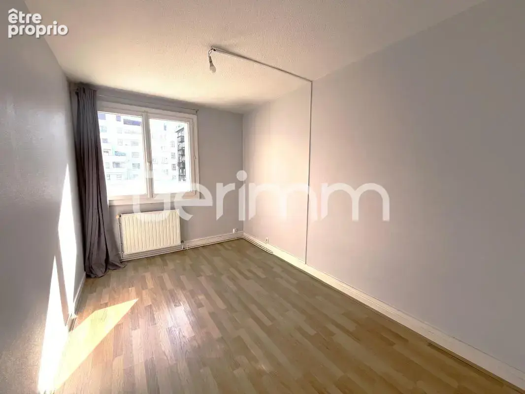 Vente - Appartement - 3 pièces + cuisine - 49 m² - 119 000 € - - photo 6