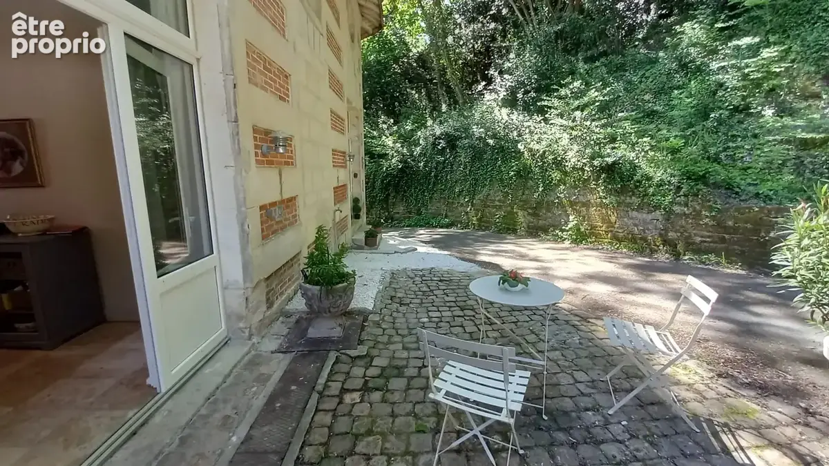 maison 9 pièces de 211 m2 - photo 2