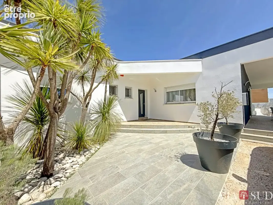 Villa contemporaine 2013, 195 m² de plain-pied sur 1 000 m² clos : 4 chambres, piscine au sel, cuisine d'été et un DPE A qui cha - photo 4