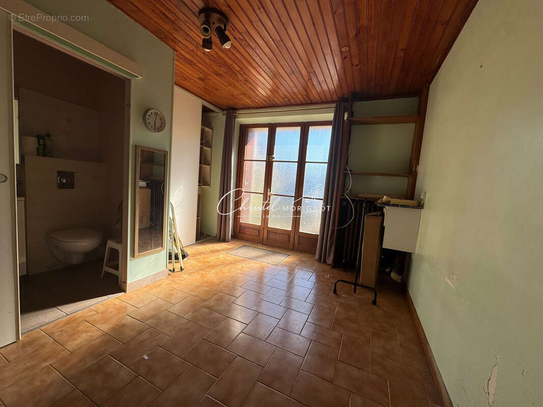 Maison de 140m2 + un atelier, dépendances et studio - photo 5