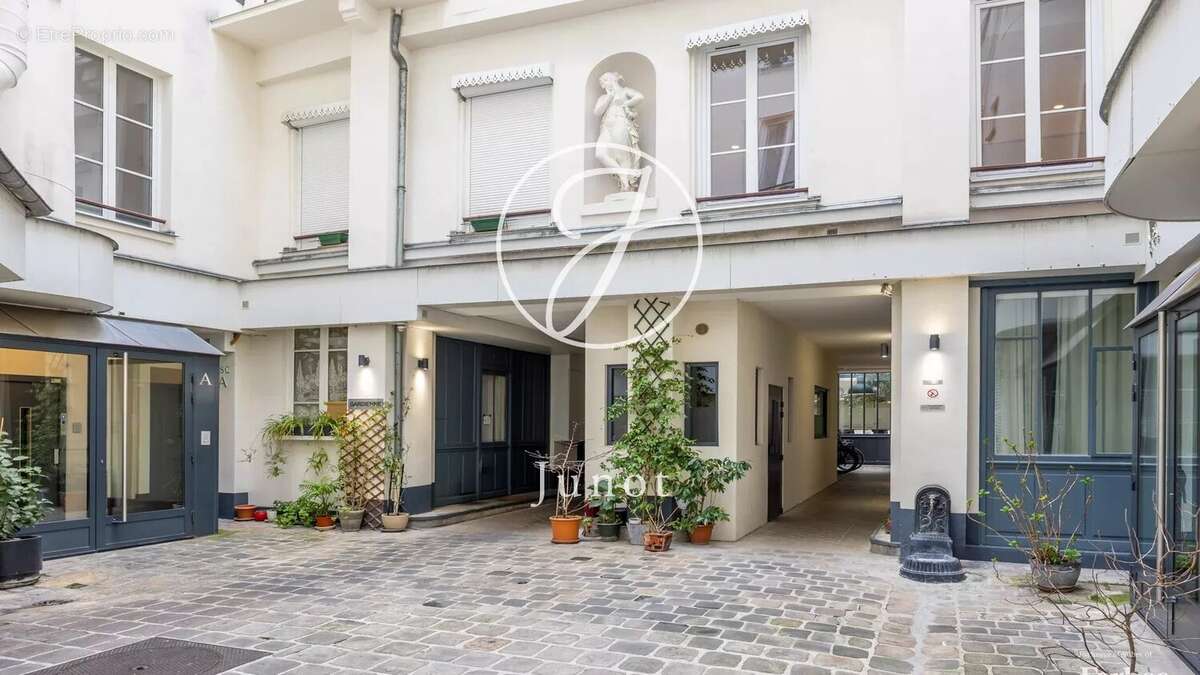 Appartement à PARIS-2E