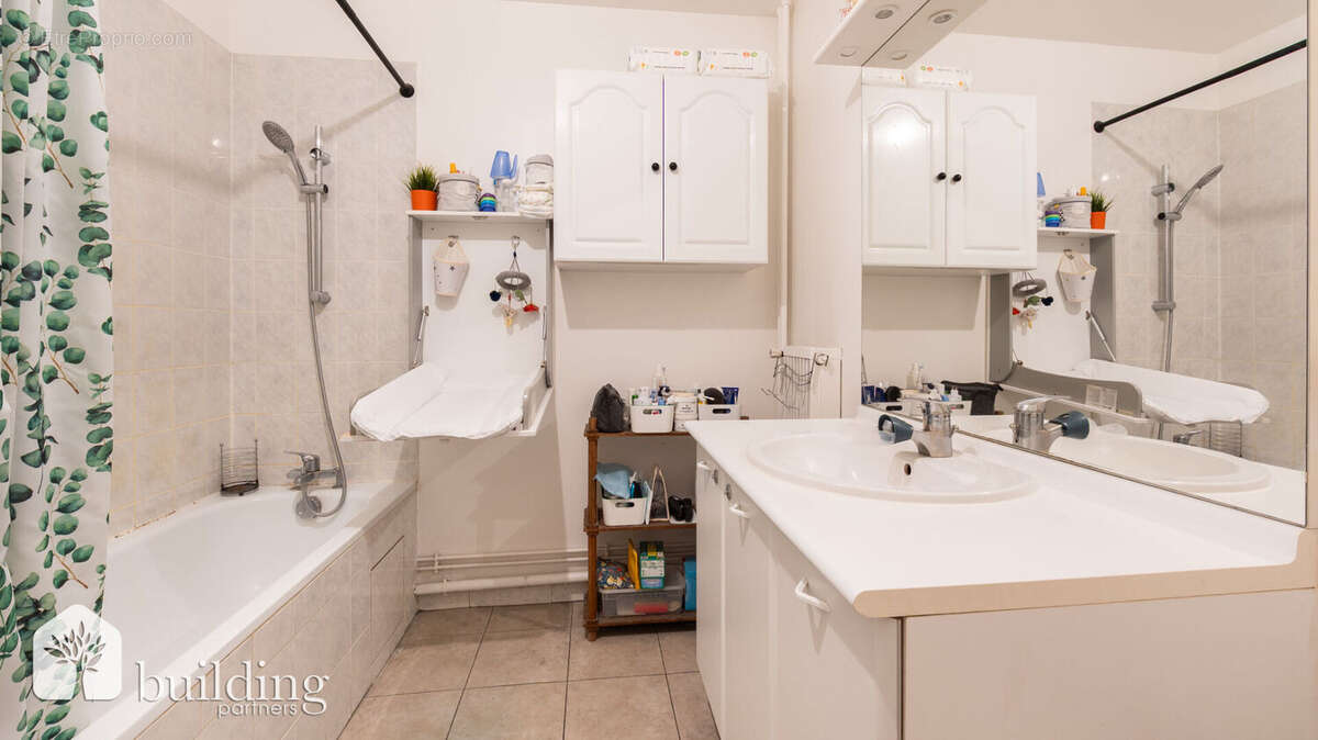 Appartement à COURBEVOIE