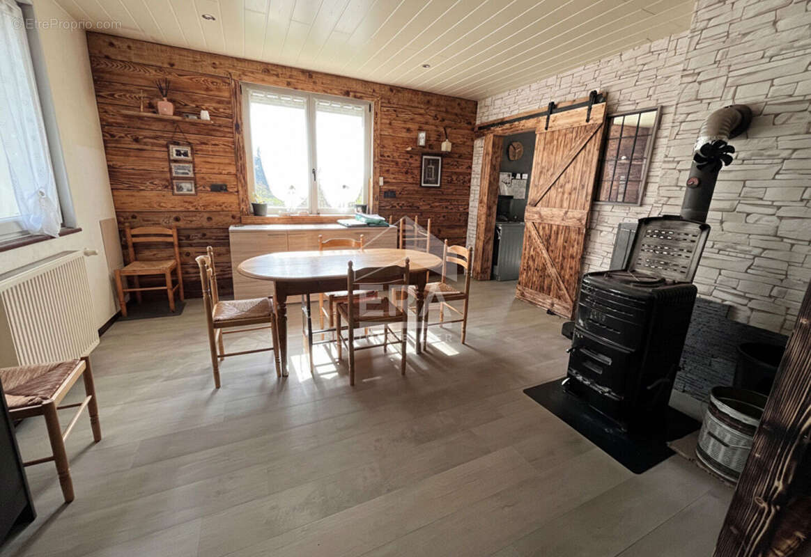 Maison à PIERREFONTAINE-LES-VARANS