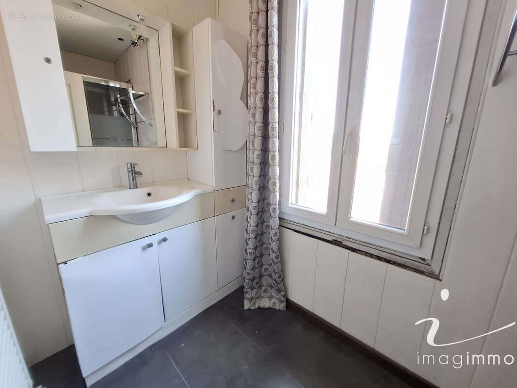 Maison de village de type avec 3 chambres, 2 pièces d'eau et une cour ! - photo 8