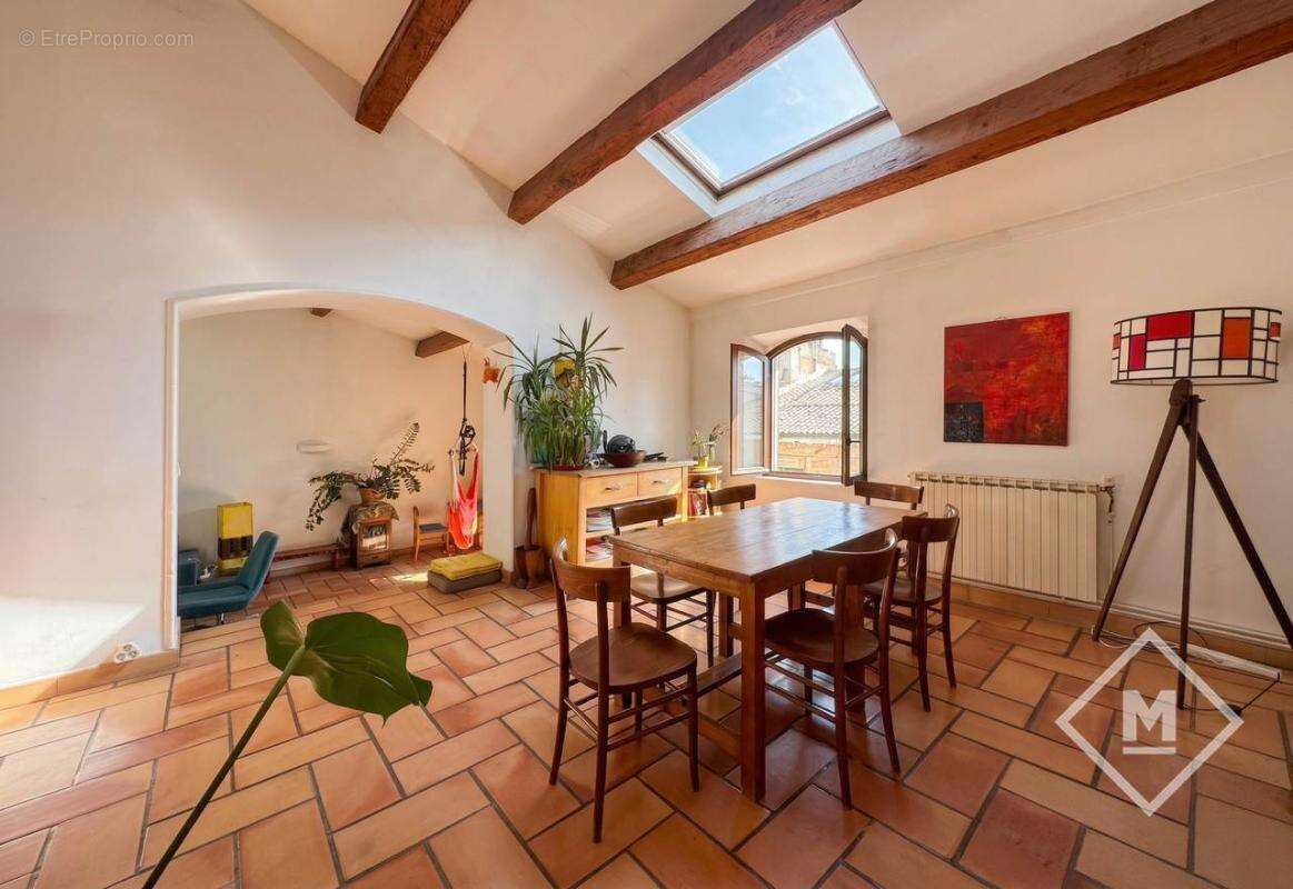Appartement à MARSEILLE-4E