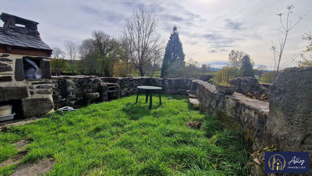 Maison 4 pièces Saint-Etienne-de-Chomeil - Maison à SAINT-ETIENNE-DE-CHOMEIL