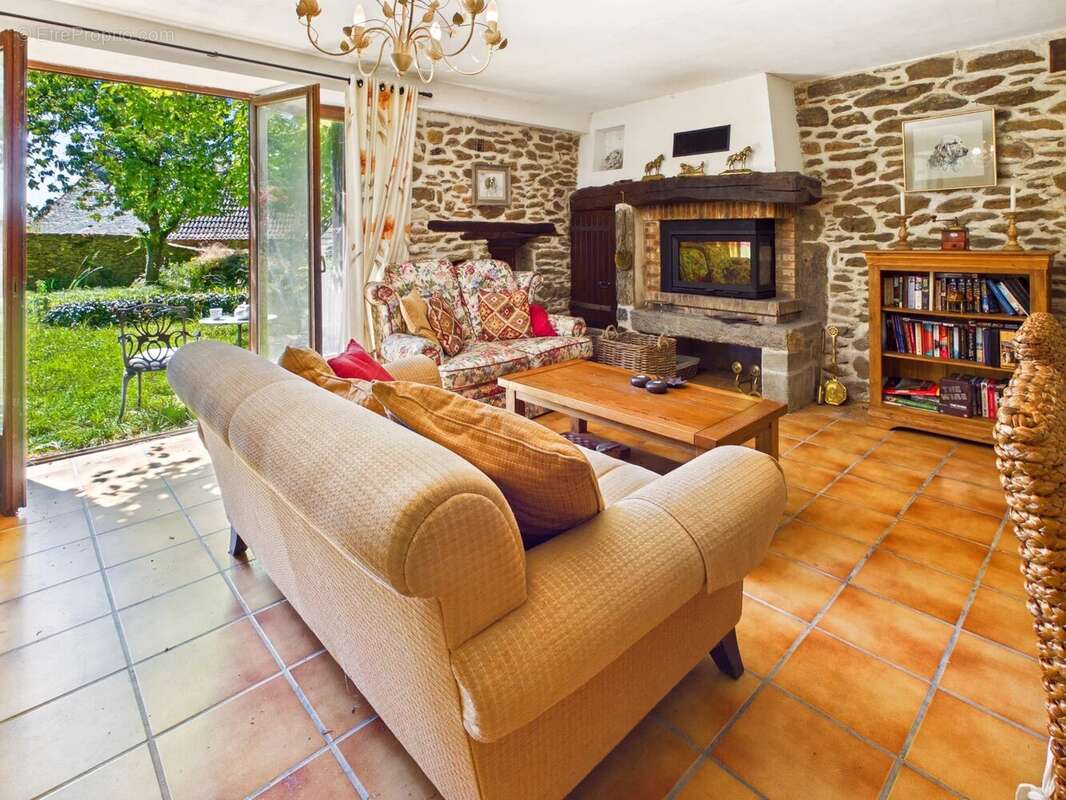 Charmante maison en pierre à proximité de Lescure-Jaoul - photo 3