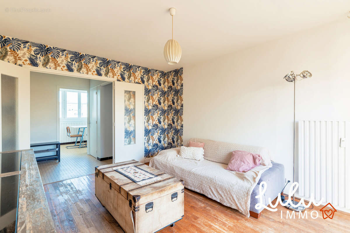 BRON - Appartement T4 74,88m2 avec cave et stationnement libre  - photo 4
