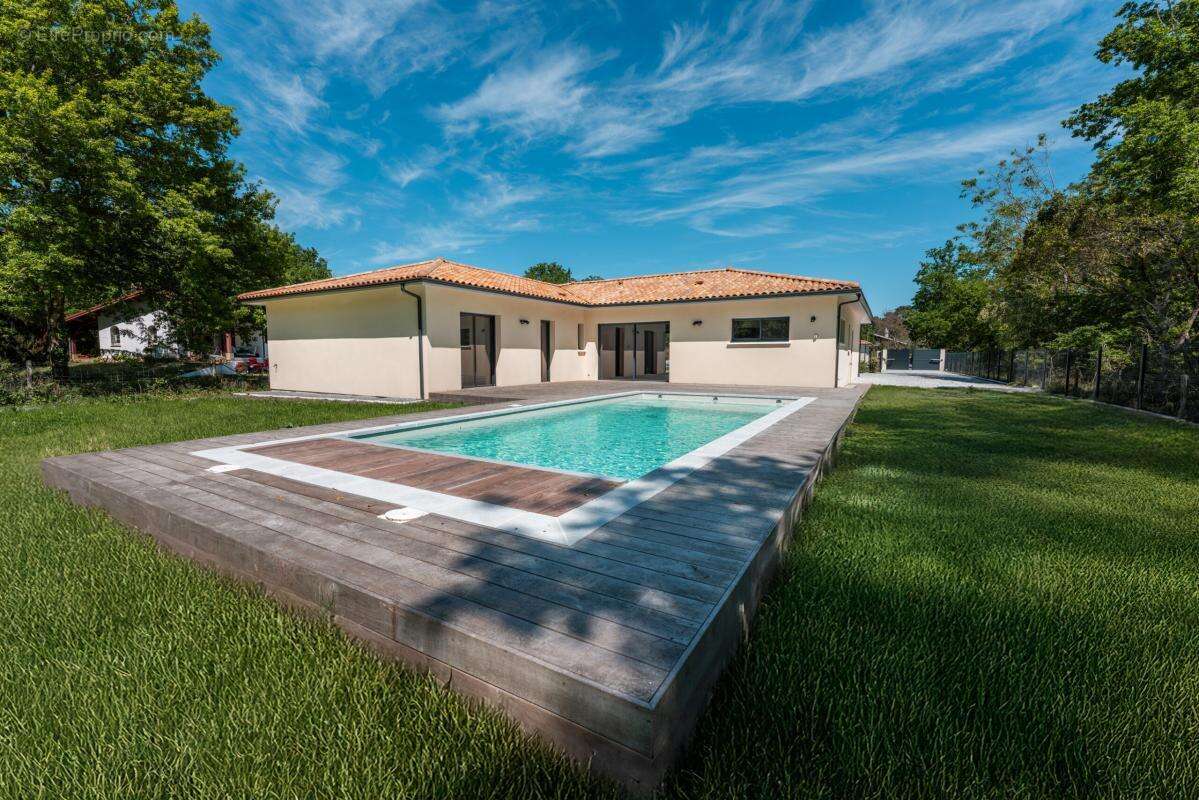 Terrain à BLANQUEFORT