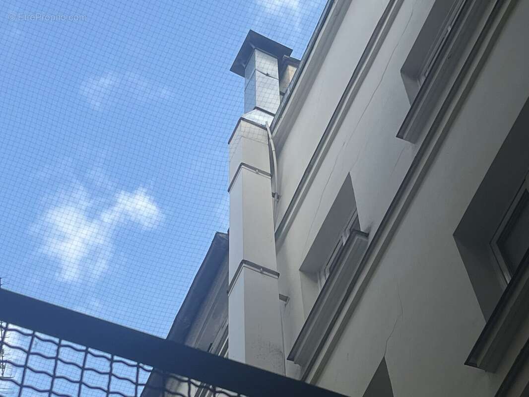 Autre à PARIS-11E