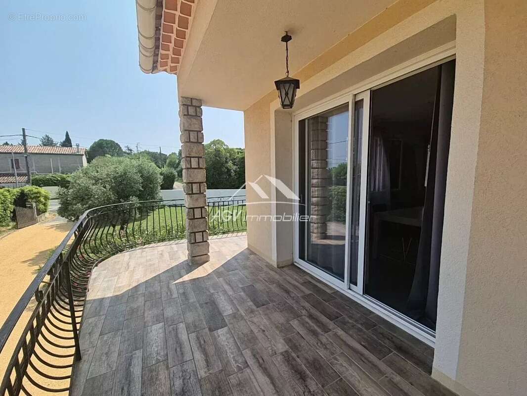 Maison à SAINT-HILAIRE-DE-BRETHMAS