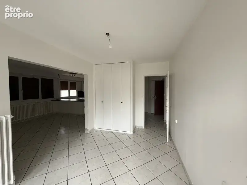 Saint-Claude, proche de la gare, Appartement Type 4 avec box voiture - photo 6