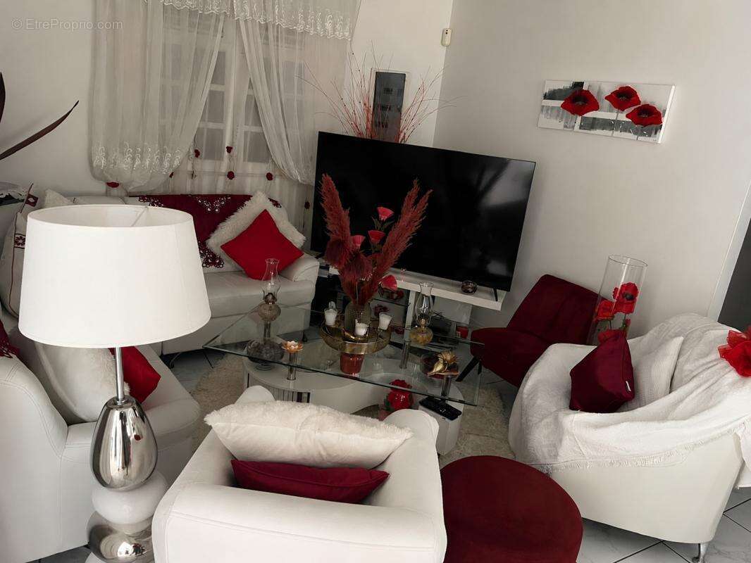 A VENDRE : Maison T3 + T2 - Ducos (97224) - photo 11