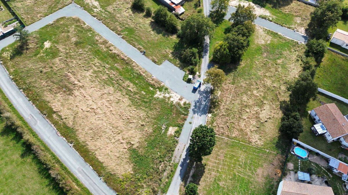 Terrain à COMMEQUIERS