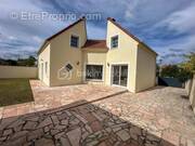 Maison à SAVIGNY-LE-TEMPLE