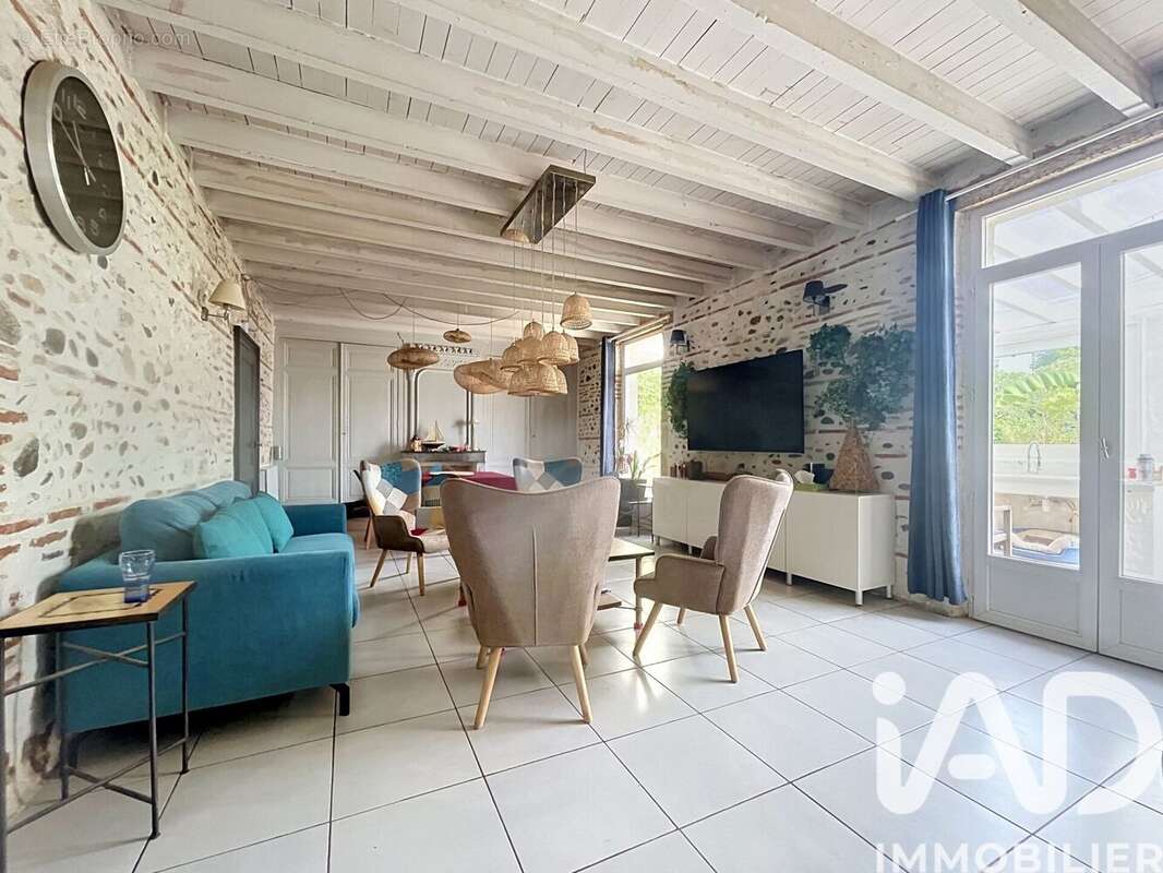 Maison 270 m² à Lafox  - photo 5