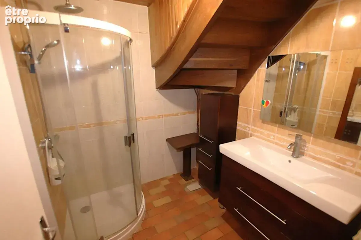 Ensemble immobilier avec gîte et potentiel second gîte - Maison T7 de 211 m² sur terrain arboré - photo 9